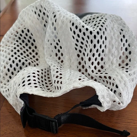 Patagonia Black and White Duckbill trucker Ventilated Cap - Picture 3 of 3